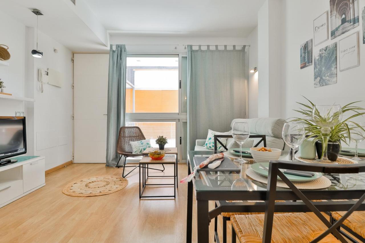 C47 - Cosy Aapartment With Parking マラガ エクステリア 写真