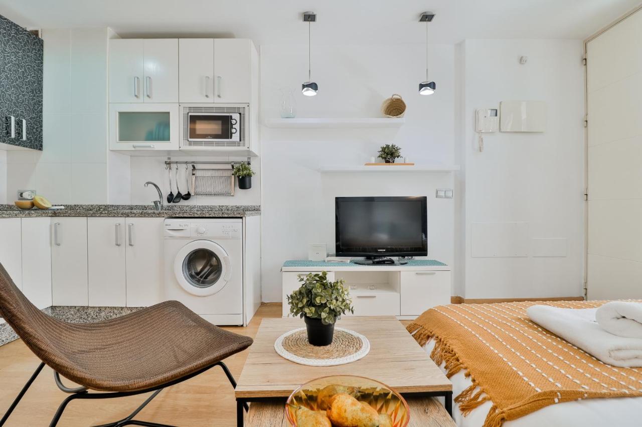 C47 - Cosy Aapartment With Parking マラガ エクステリア 写真